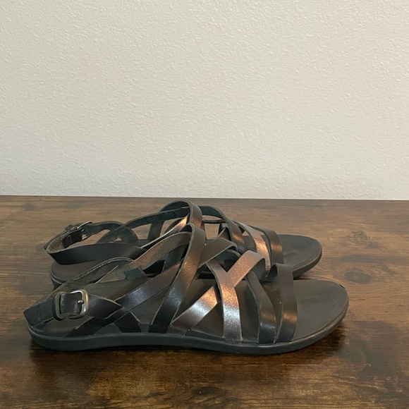 OLUKAI Awe Awe Women's Size 9W US Black Silver Leather Buckle - Picture 3 of 9
